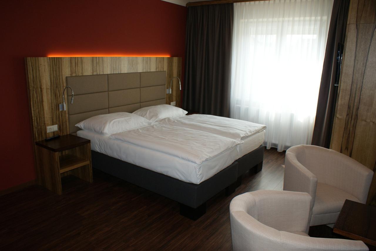 Hotel-Restaurant Schweinberger Stetten Bagian luar foto